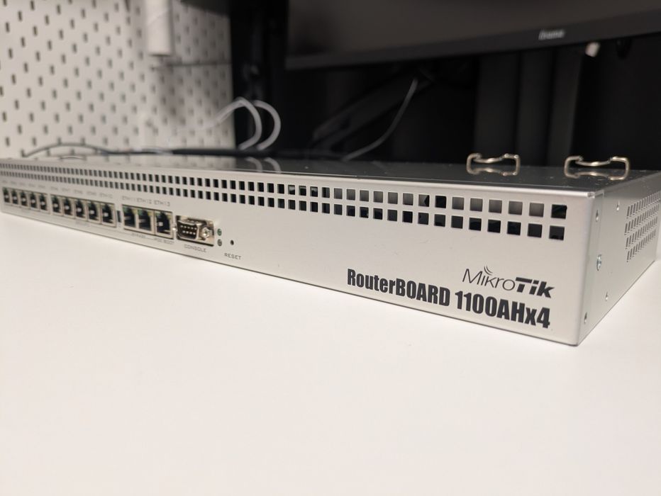 Router Mikrotik RB1100AHx4