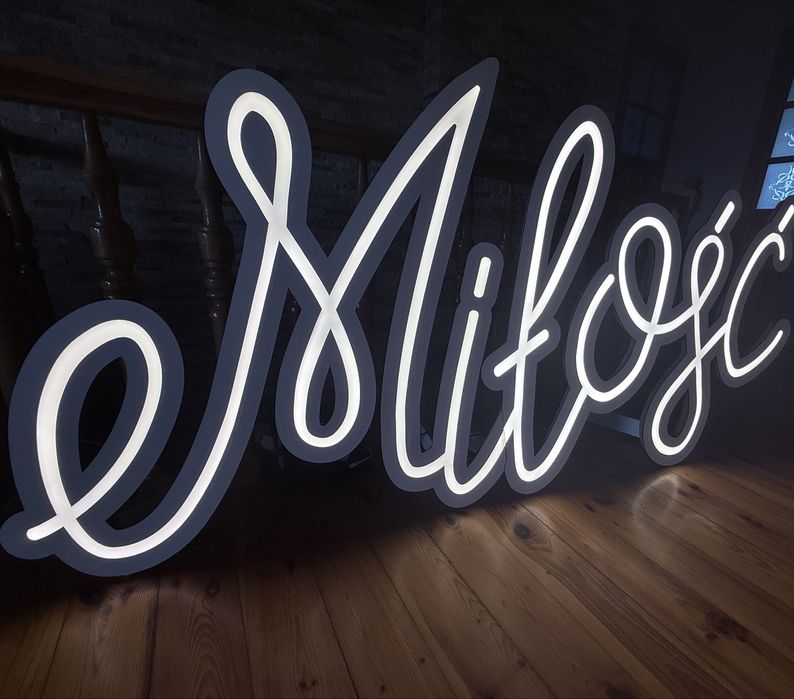 Napis LED „MIŁOŚĆ” – dekoracja na wesele / rocznicę