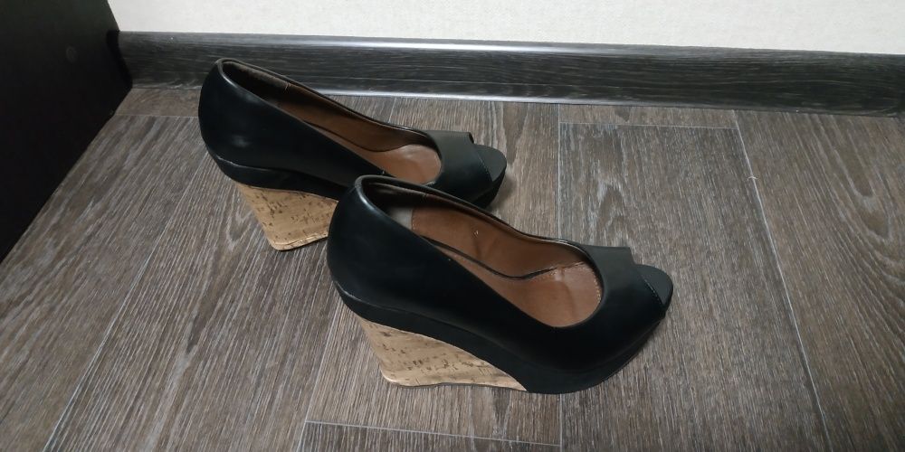 Женские тупли на платформе