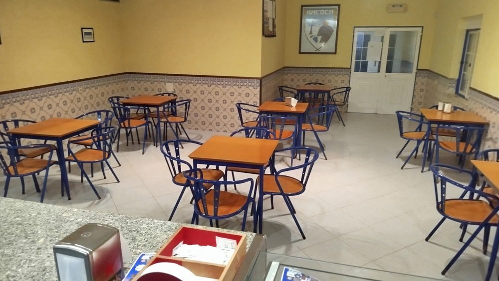 Café/ bar para arrendar - CADAVAL
