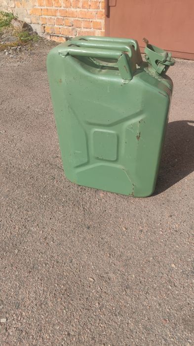 Канистры 20 л в хорошем состоянии