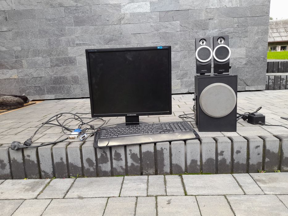 Sprzęt audio z monitorem