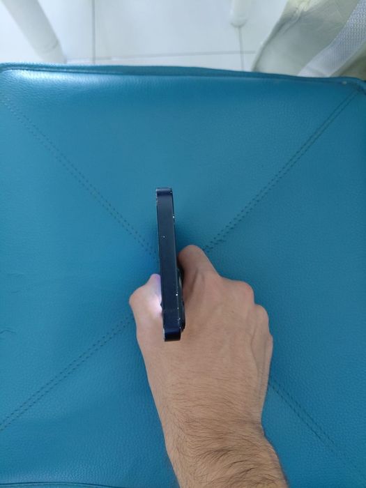iPhone 13 em bom estado