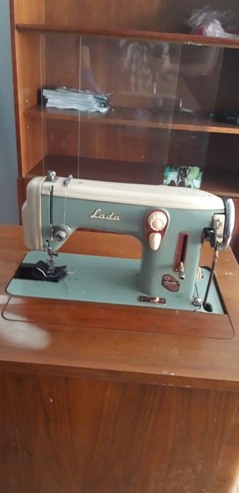 Швейна машинка Лада