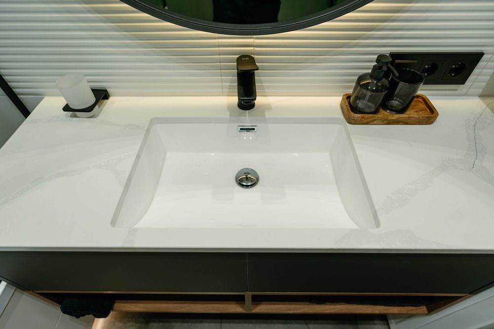 Файна Таун, 1-кім. Власник