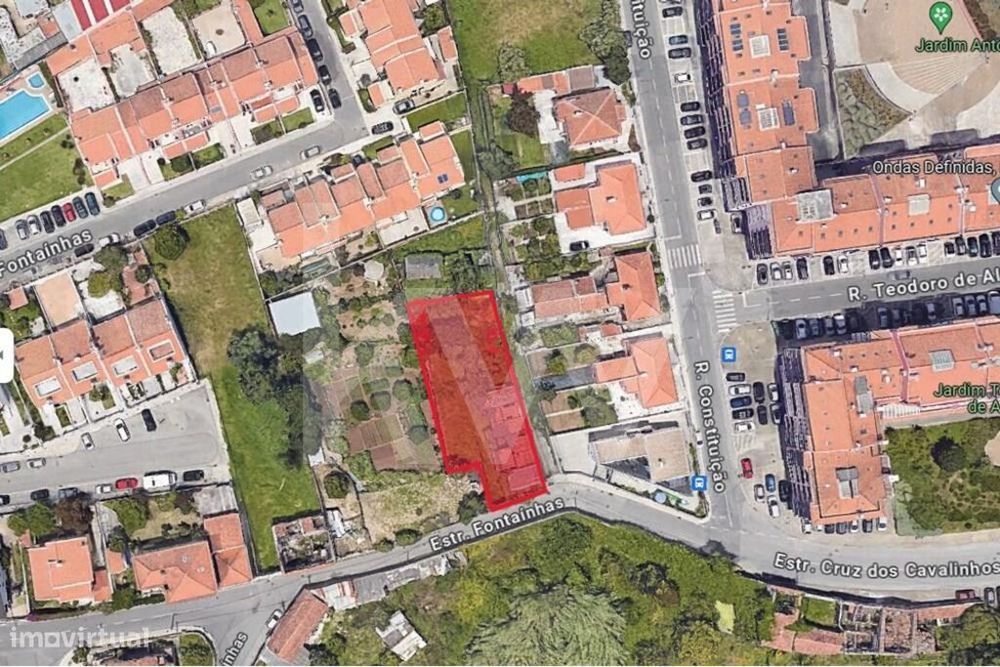 Oportunidade: Terreno com 706m2, com um projeto a aguardar aprovação n