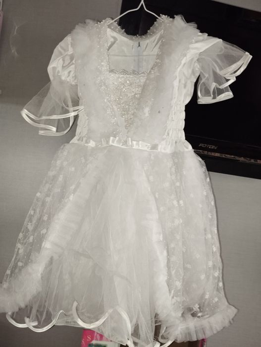 Нарядное бальное платье на 7-8 лет