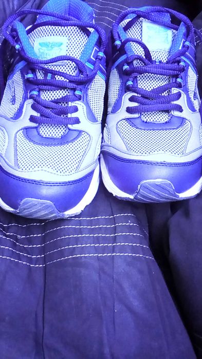 Продаю брендові чоловічі кросівки в гарному стані.  По устілці 28 см.