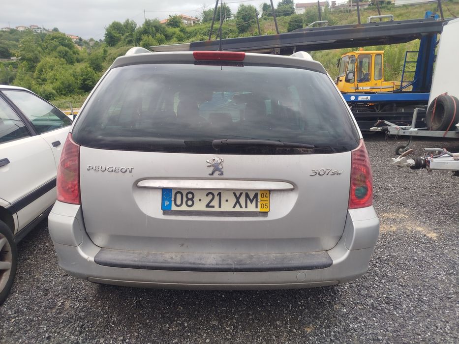 Vendo Peugeot 307 sw 2.0 HDI para peças.
Motor não foi danificado