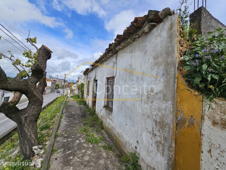 Terreno para construção já com infraestruturas.