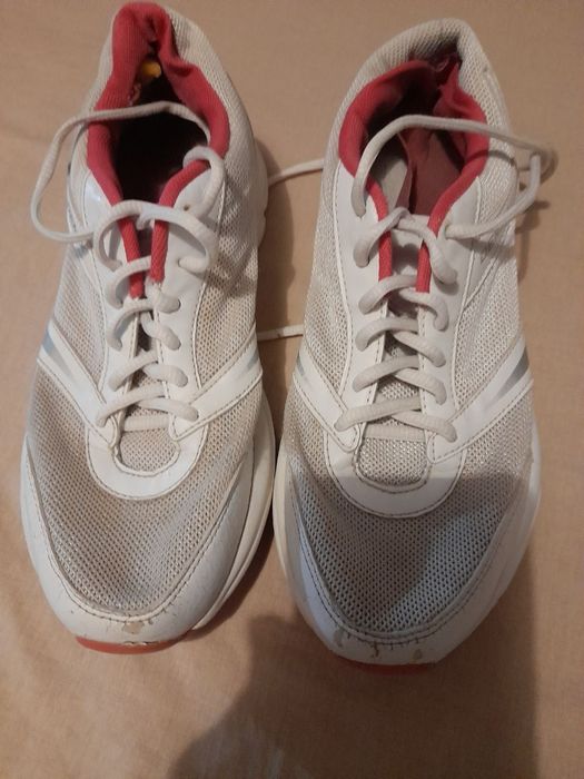 Кроссовки на девочку