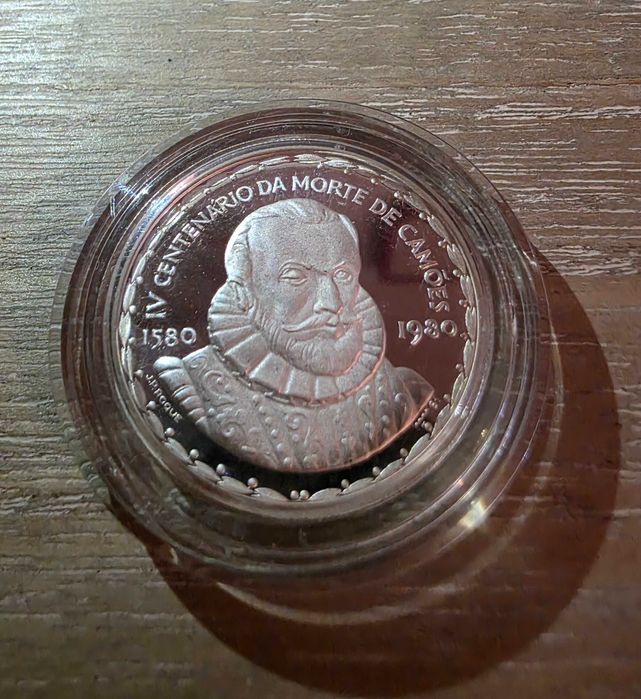 Moeda Comemorativa Proof em Prata 925 – IV Centenário da Morte de Luís de Camões – 1000 Escudos – INCM