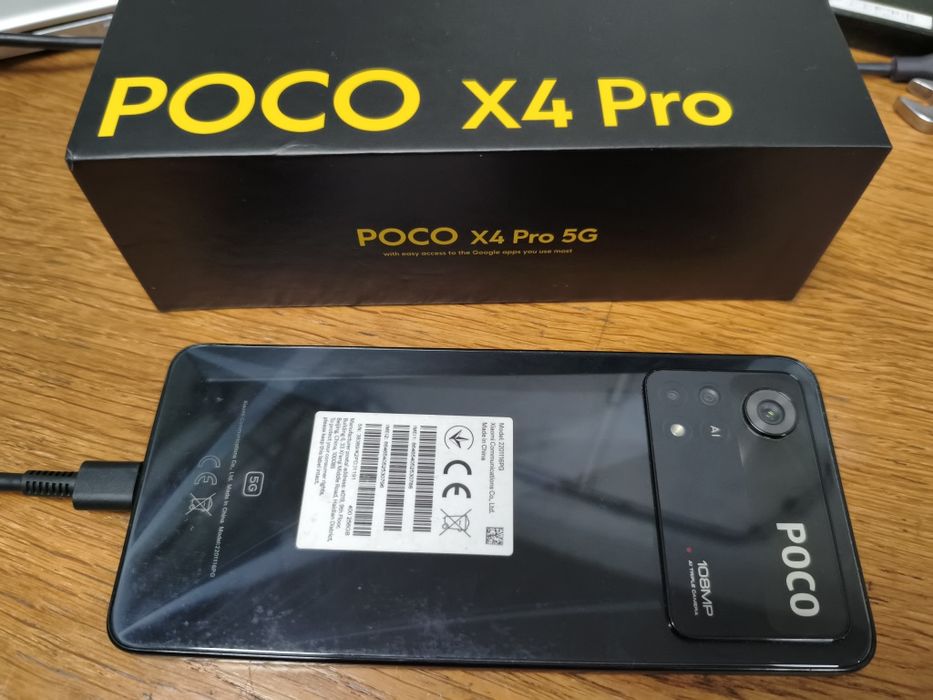 Vendo Poco X4 Pro 5G com 256GB de armazenamento e 8GB de RAM. O smartphone destaca-se pelo ecrã AMOLED de 6.67 polegadas