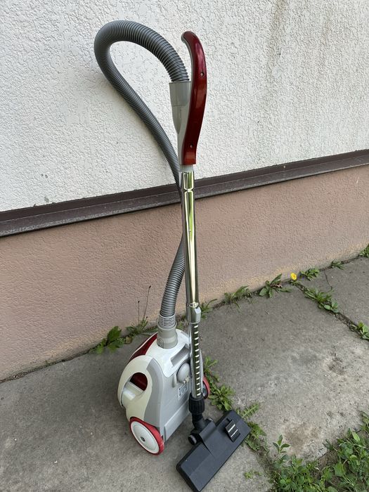 Пилосос Vitek 1600W в хорошому стані
