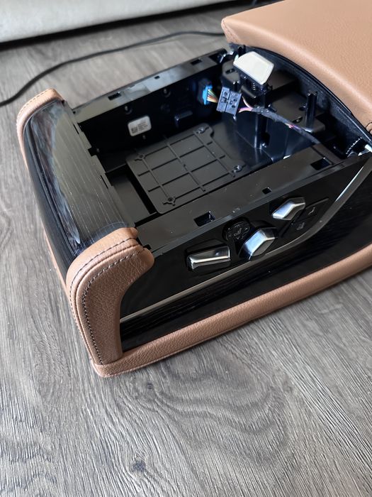 Подлокотнік bmw 7(G 11   - G 12)