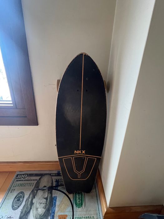 Surf skate super novo, 2 meses de uso. Estou vendendo porque vou mudar de país