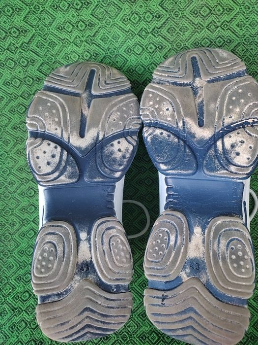 Продам кросівки Nike 43 розмір