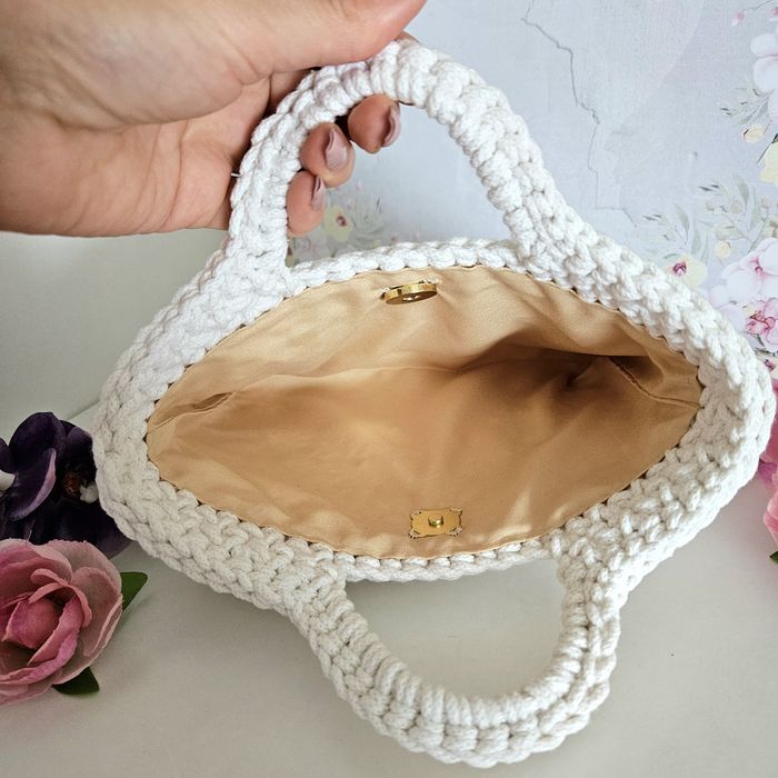 Bolsa em croché feita a mão