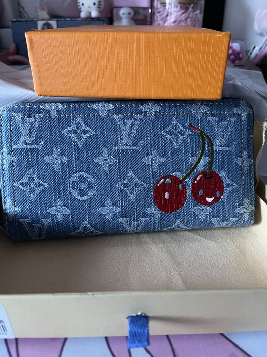 Carteira grande bordada