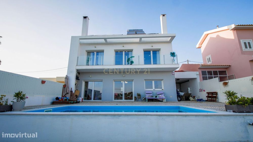 Moradia T3+1 de Luxo COMO NOVA com Piscina | Próxima da Praia
