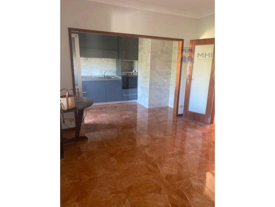 Apartamento T2 junto estação CP Valadares