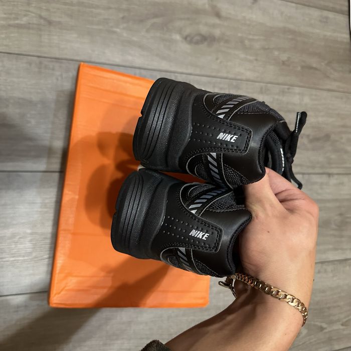 nike initiator кросівки оригінал