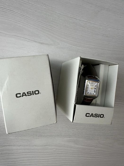 Годинник CASIO ,жіночий