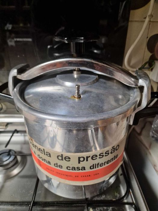 Panela de pressao nova.