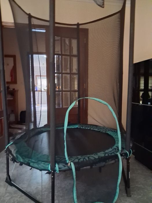Trampolim com proteção