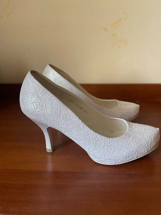 Святкові туфлі весільні туфлі