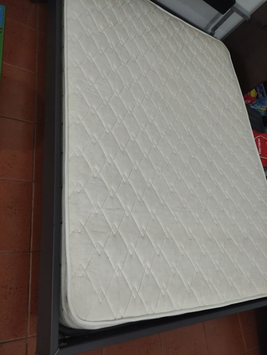 Cama de Casal com Colchão
