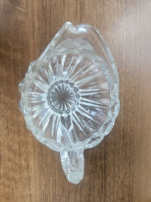 Mlecznik PRL szkło prasowane vitage