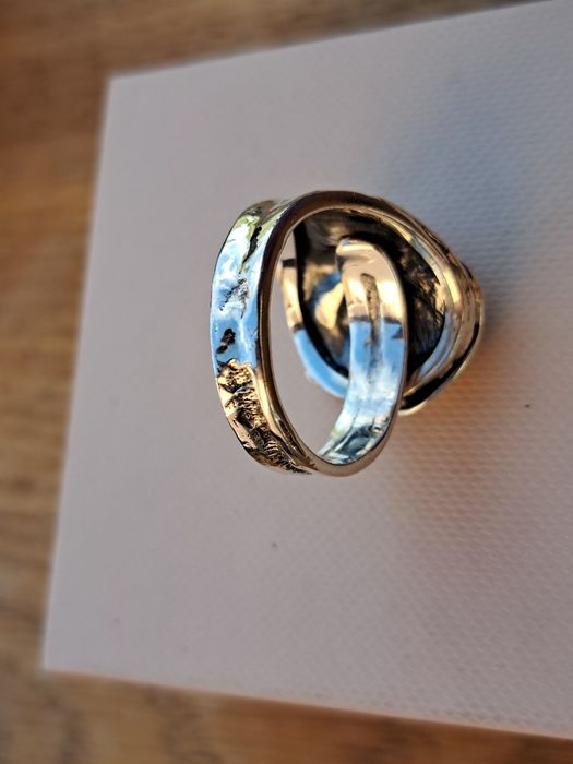 Pierścionek srebro oksydowane 925 z naturalnym czaroitem