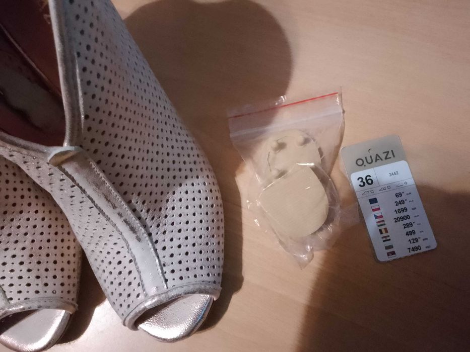 Buty na obcasie Quazi