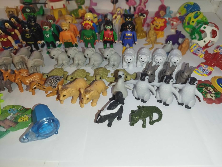 Іграшки кіндер. .