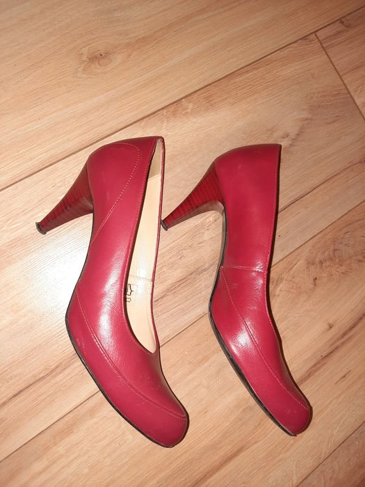 Czerwone buty szpilki