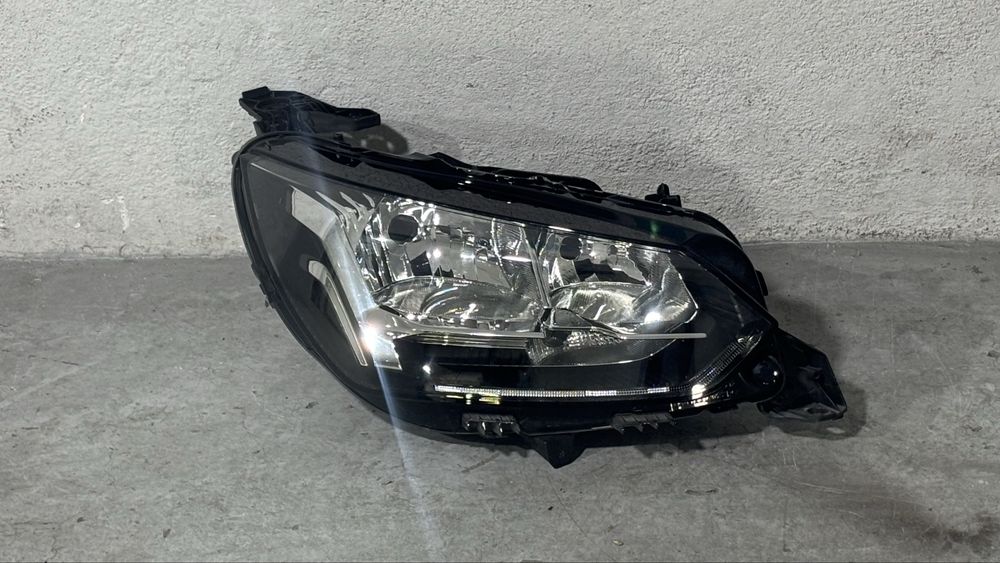 Farol Dianteiro Direito Peugeot 208 II / 2008 II – Original Valeo – Halogéneo