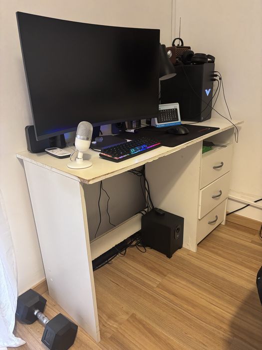 Secretária com modulo gavetas