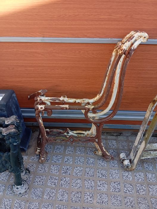 Bancos de jardim em ferro