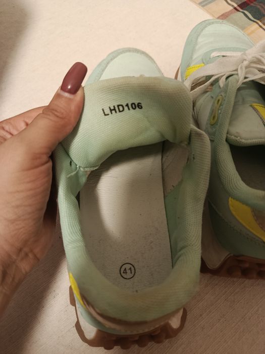 Sapatilhas de desporto Lacoste modelo feminino