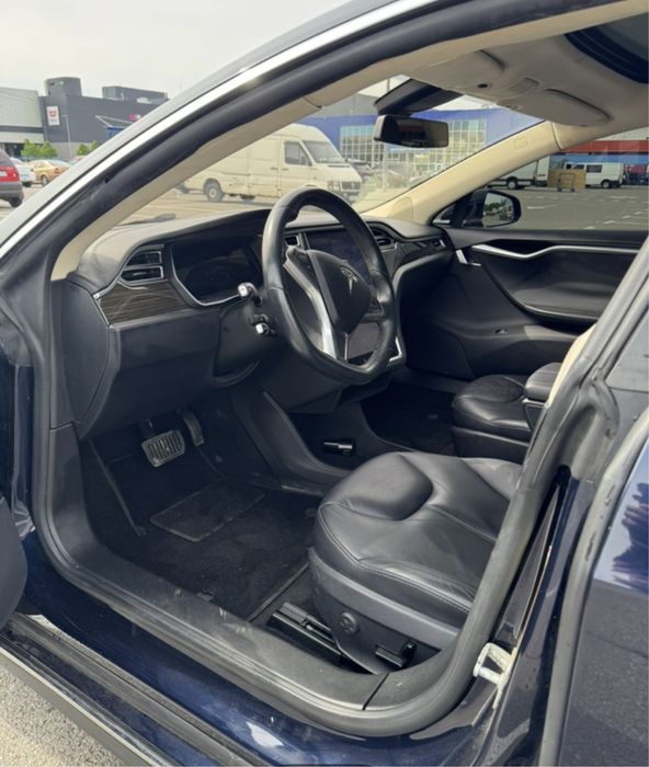 Tesla model S 85 кВт
