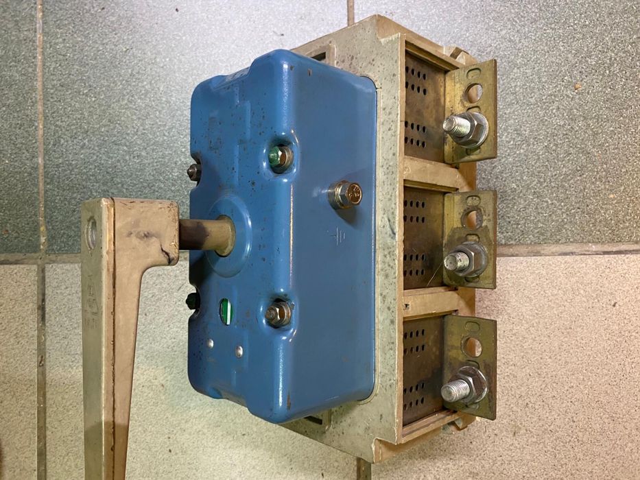 Wyłącznik izolacyjny trójfazowy RST 630A