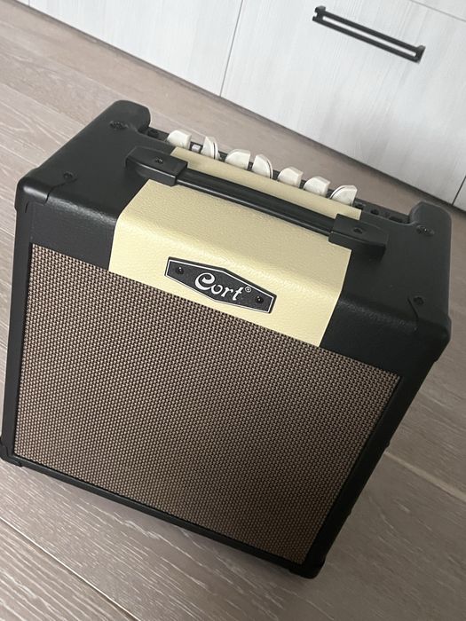 Гітарний комбік Cort 15R
