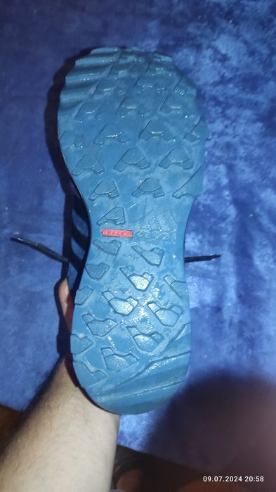 Продам. Кроссовки Adidas Tracerocker орегінали.