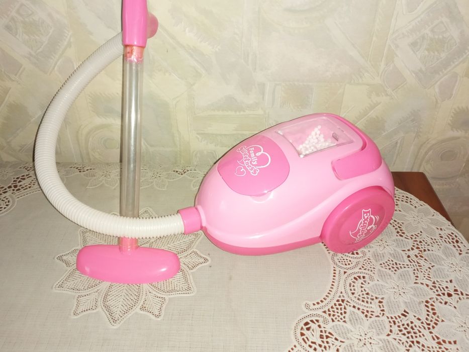 Іграшковий пилосос.