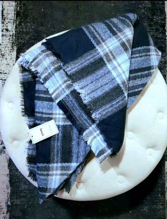 Nowy,duży szal, z metką