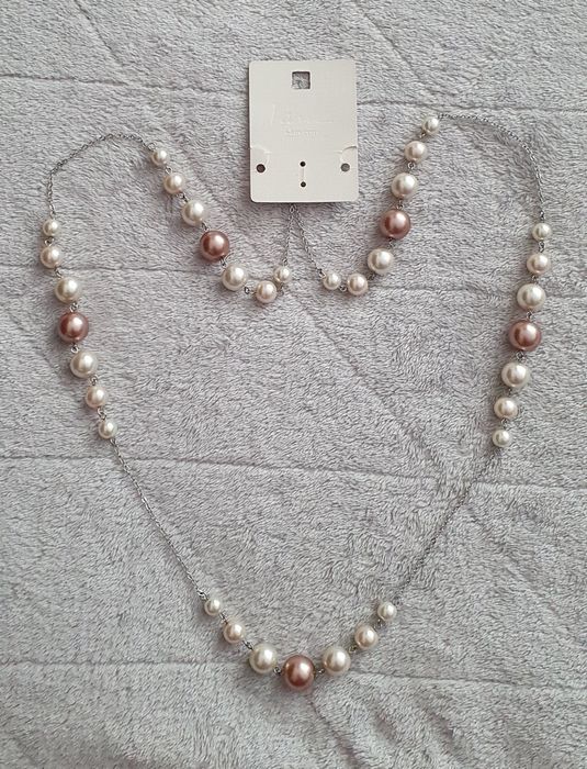 Korale perłowe na łańcuszku, naszyjnik