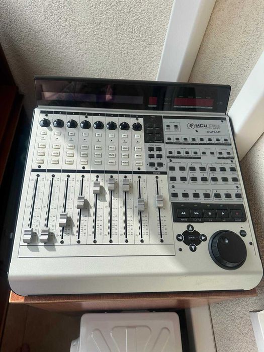 Mackie Control Universal Pro (MCU Pro) – kontroler DAW, Warszawa
