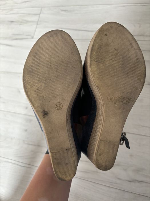 Granatowe sandały na obcasie korku rozmiar 36