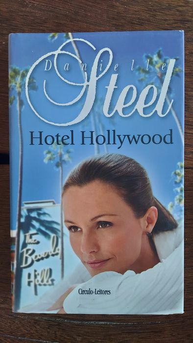 2 livros Danielle Steel - Pégado e Hotel Hollywood